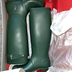 Hunter Original Womens Tall Matte Green Rain Boots - Brand new in the box ready to ship for Christmas.