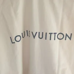 Housse Costume Tenue De Soirée Voyage protection Louis Vuitton + cintre bois.  Longueur du zip 160 cm  Envoi soigné