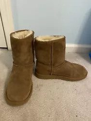 Chestnut UGG Australia Youth Classic 5251Y Boots Size 6 Youth. Condition is 
