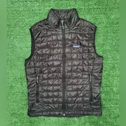 Weather-Resistant: The vest is water-repellent, keeping you dry and comfortable during light rain or snow.