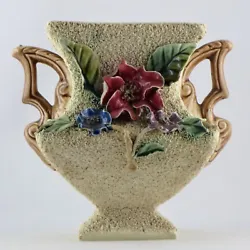 Beautiful, antique majolica ceramic vase, to identify. Joli vase ancien en barbotine, manufacture à identifier....