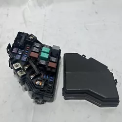 07 HONDA CIVIC SI SEDAN UNDER HOOD ENGINE FUSE BOX WITH COVER AND FUSES USED/GOOD CONDITIONIF YOU HAVE ANY QUESTIONS,...