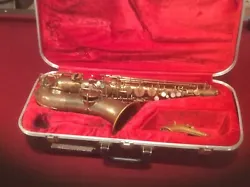 Saxophone alto Martin 1928, color brass. Handcrafted, low pitch, made in USA 1928 serial#89728. Selling for restoration...