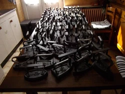 Je vends 96 fers à repasser anciens Les fers sont à prendre à mon domicile.