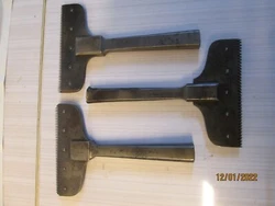 Outils de gantiers anciens,qui servaient a faire des trous dans les gants,afin de les aérer.
