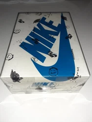 Correspond a la boite pour une paire en taille 46 ( Us12 ). Box for shoes size us 12. Boite assez rare a trouver ! Pour...