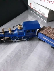 Train miniature bleu comprenantLocomotive tenderWagon transportAvec moteur Normalement il marche mais non testé...