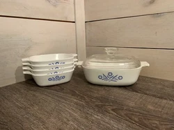 Lot of 5 Corningware Cornflower Ceramic Pans (4) P41, (1) P-1-B with Lid. 4 small, 1 1qt with lid. No chips