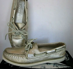 SPERRY RAZOR-CUT WAVE-SIPPING NON-SLIP TRACTION RUBBER OUTSOLE. GOLD LEATHER. PRE-OWNED.GOOD CONDITION. NICE PAIR OF...