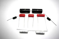 Kit condensateur électrolytique et axial pour Fender Harvard modèle 5F10. Ce kit est composé de condensateurs de...