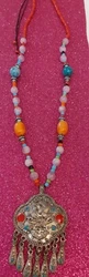 Bijoux fantaisie collier tibétain porte bonheur protection perle couleur.