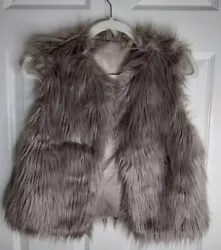 Fushi Faux Fur Girls Vest Size M Paige.  Good Condition Size: M Color: Paige Material: Outer Fur/ Faux , inside Lining...