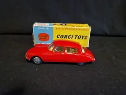 Corgi toys Citroën DS19. La boîte nest pas en bonne état. Voir les détails sur les photos.