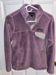 women’s retool snap tee pull over Patagonia. Excellent condition, light purple and gray.
