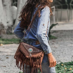 Adjustable and detachable crossbody strap. Crossbody Bag Weight A zipper pocket on the back. 10