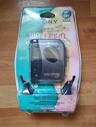 Sony walkman. Walkman Sony. blister scellé. 🇬🇧 you buy exactly what is in the pictures.