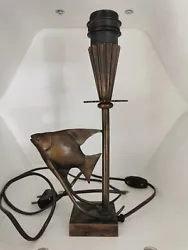 Lampe de chevet bronze art déco signé Reussner sur le socle. Hauteur 26 cm..