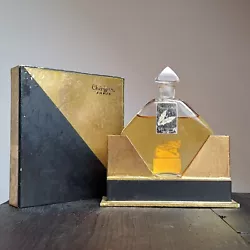 Fleurs de tabac, Maison Chérigan, Paris Flacon de parfum des années 50 Plein au 9/10ème  H 10.5cm  Contenu à...