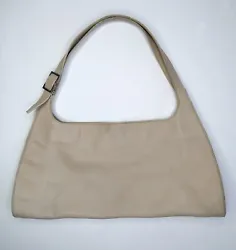 GUCCI beige leather shoulder bag. Made in Italy.Good condition outside . Poor inside. Bag has been cleaned and...