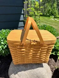 Longaberger Picnic Basket 1999 DSY Signature, Large with Lid, Handwoven USA.. Light scuffs on the bottom. Dont think we...