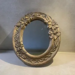 Add a touch of antique style to your home decor with this beautiful oval mirror. The frame is made of ceramic material...