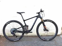 Brand new, never ridden Giant Anthem Advanced Custom Build. M size carbon black galaxy painted frame ( Awesome...