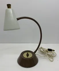 This is a small vintage unmarked gooseneck table/desk lamp in perfect working condition. It is in excellent condition...