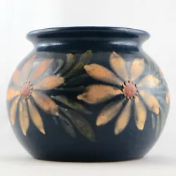 Jolie pièce ancienne, vase encéramique par Elchinger et Cie, Soufflenheim, Alsace, France. Beautiful and antique,...