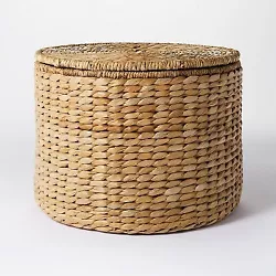 •Woven storage ottoman lends functional style to your space •Metal frame with woven seagrass detailing ensures...