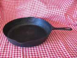 Super Nice Find! This GRISWOLD Pan is in Very Good used condition. Low starting price with No Reserve!