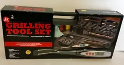 1 DIGITAL TEMPERATURE FORK. 1 GRILL BRUSH WITH SCRAPER. 1 HARD SHELL CARRY CASE. SET INCLUDES.