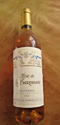 Une bouteille de vin blanc liquoreux de Bordeaux Sauternes 1995. Une bouteille de vin 75cl de Bordeaux Sauternes 1995....