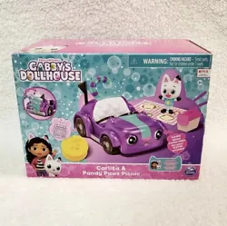 Get your motor running and zoom off on a cat-tastic picnic adventure, with the Gabby’s Dollhouse Carlita and Pandy...