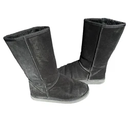 UGG Classic Tall sz 7 Boots - Black Lined.