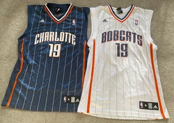 Two beautiful jerseys signed by #19 Raja Bell.Size medium jerseys. You can either wear them or add them to your jersey...