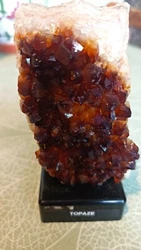 Topaze de 9 X 5 X 2,5 Cm environ. Socle indépendant.