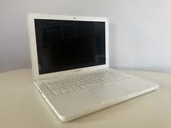Macbook 13 Pouces Mi 2010 blanc.Acheté reconditionné, encore en très bon état de fonctionnement!Étant donné...