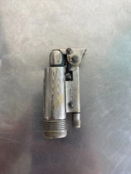 Ancien briquet à essence LAQUILON.