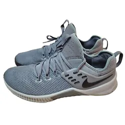Experience superior comfort and flexibility with the NIKE Free Metcon Shoes. These mens size 11.5 sneakers, in cool...