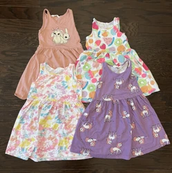 These H&M girls tank dresses are perfect for the summer and spring seasons. The dresses feature a sleeveless design...