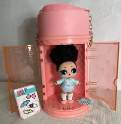 Poupée LOL Surprise Populaire : Miss Jive Hairgoals / Hairspray Ultra Hold. Poupée Rétro club complète avec tous...