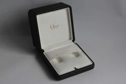 CL 64878 GD. Écrin pour boucles doreilles Christian Dior Joaillerie.