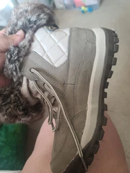 Women’s Bearpaw Becka Waterproof SNOW Boots Stone SZ 8. Like new!! Use them onces. Not mi size  or style.