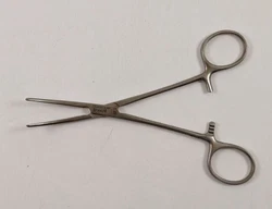 Curved Flat Jaw with Ribbed Surface.