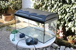 Aquarium complet 60x30x30 cm. Avec éclairage néon sous le couvercle, filtre à eau intérieur avec charbon actif,...