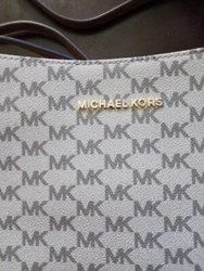 Michael Kors Jet Set 35F8GTVM7B Travel Messenger Bag, Large - Vanilla.