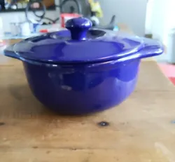 Gorgeous Glowing Royal Blue 1 1/4 Qt. Marked and stamped. The distance from Hansel to Handel is 9 in wide and the foot...