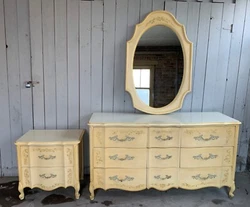 La Reine Henry Link French Provincial hand painted bedroom furniture in good condition. Desk and hutch pick up in...
