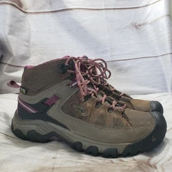 The lace-up design and closed toe make them perfect for any casual or workwear occasion, while the waterproof leather...