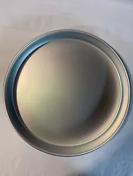 Wilton Round Cake Pan 14 x 2 in - Very Good Condition.